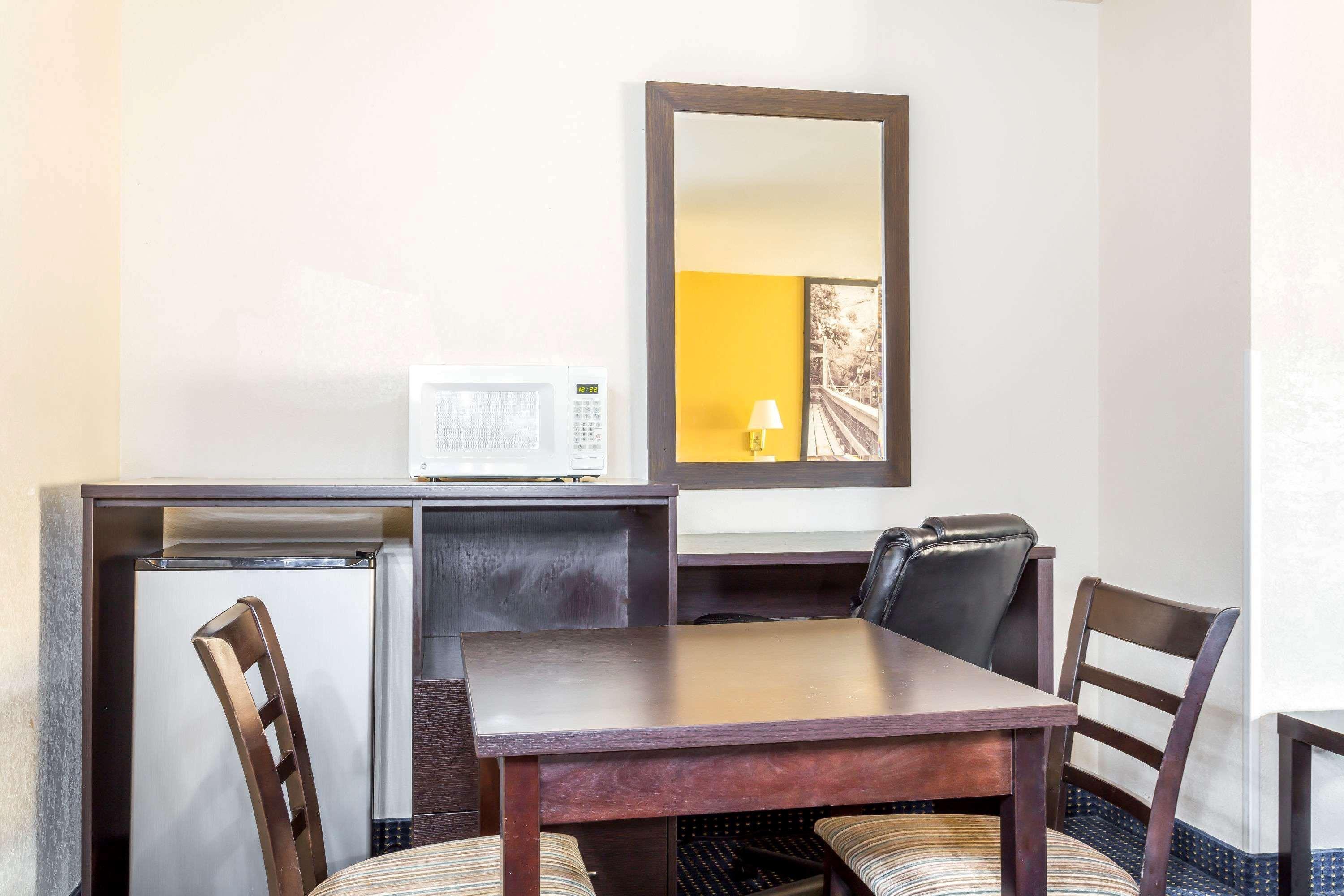 Super 8 By Wyndham Mesa Gilbert Hotel Екстериор снимка